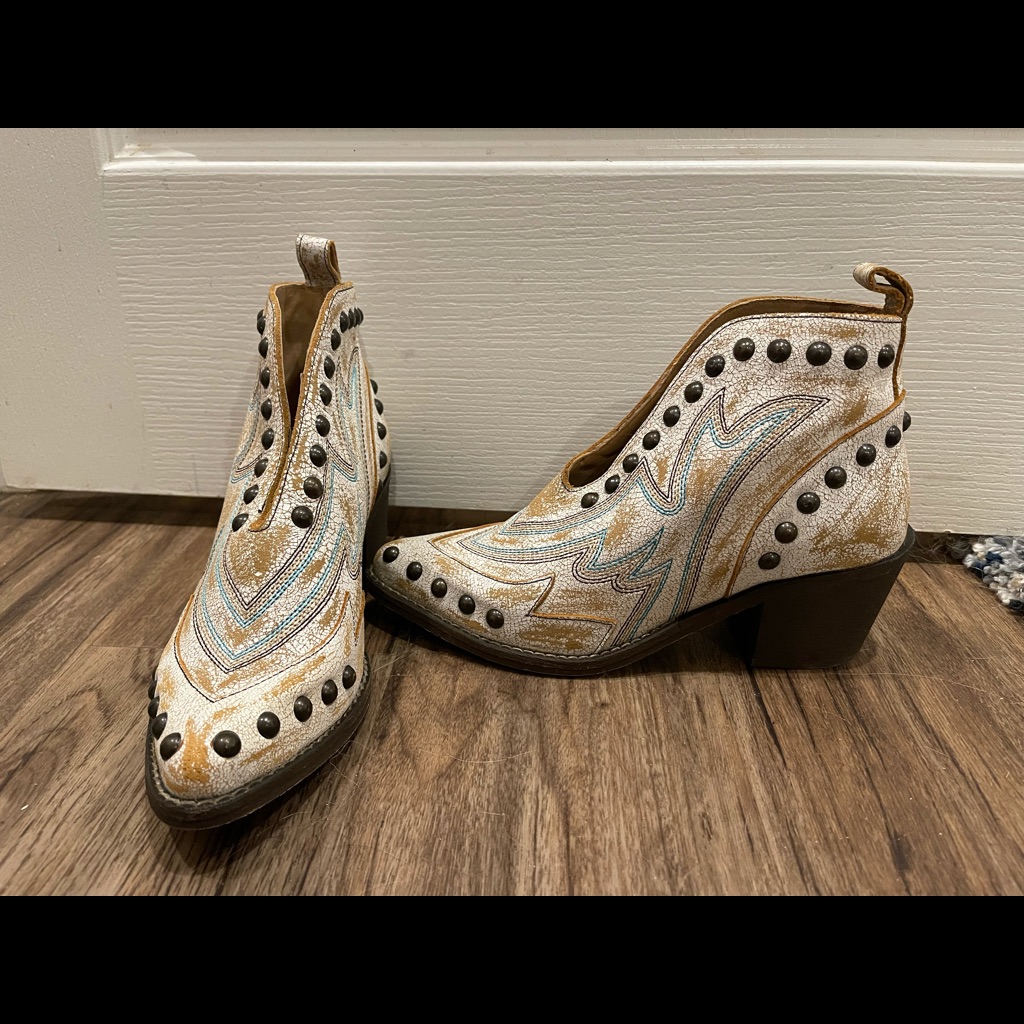 Brand New Womens Circle G Boots